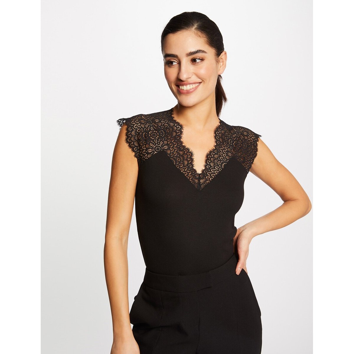 Lace V-Neck T-Shirt black, MORGAN