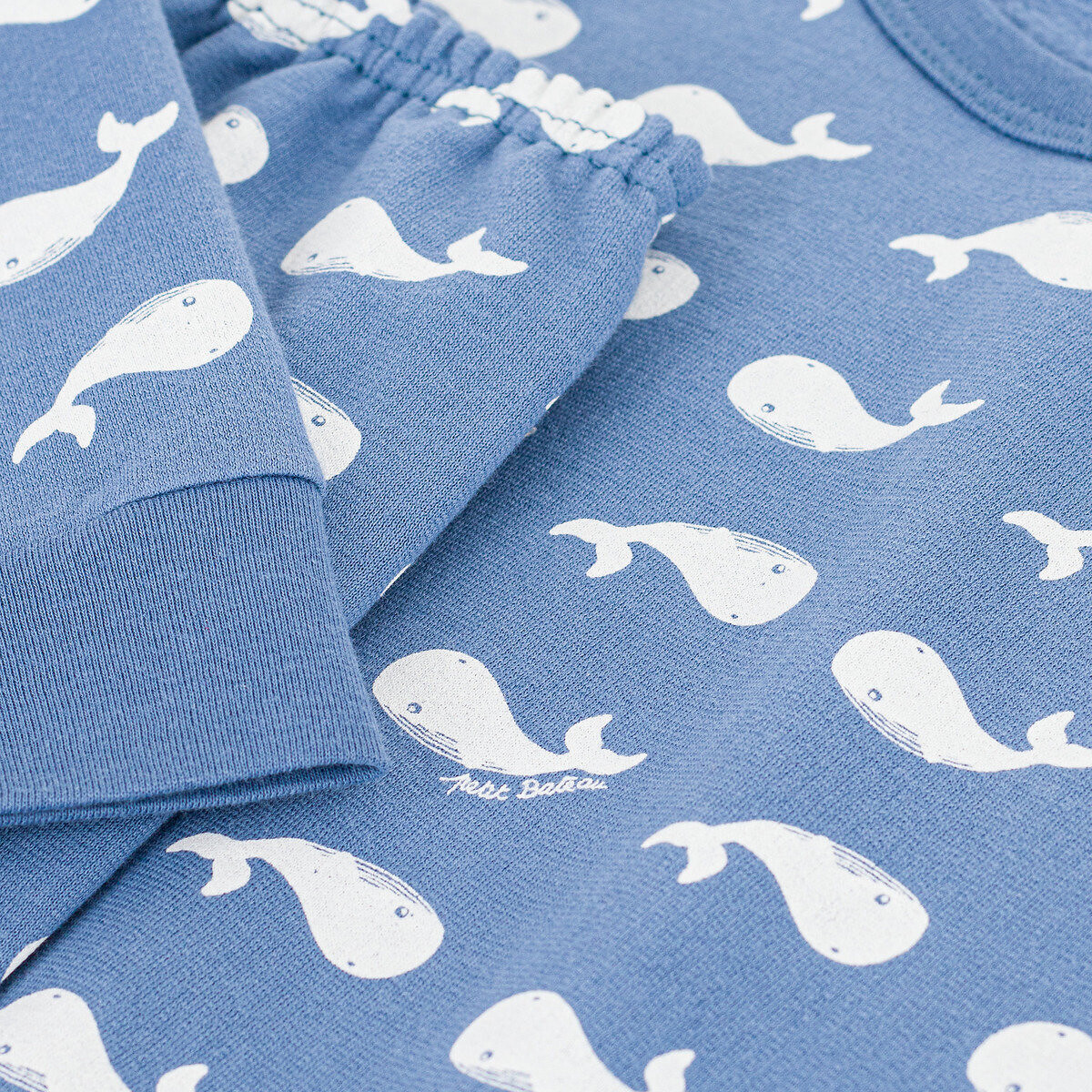 Pigiama in felpa, con stampa con balene fantasia fondo blu, PETIT BATEAU