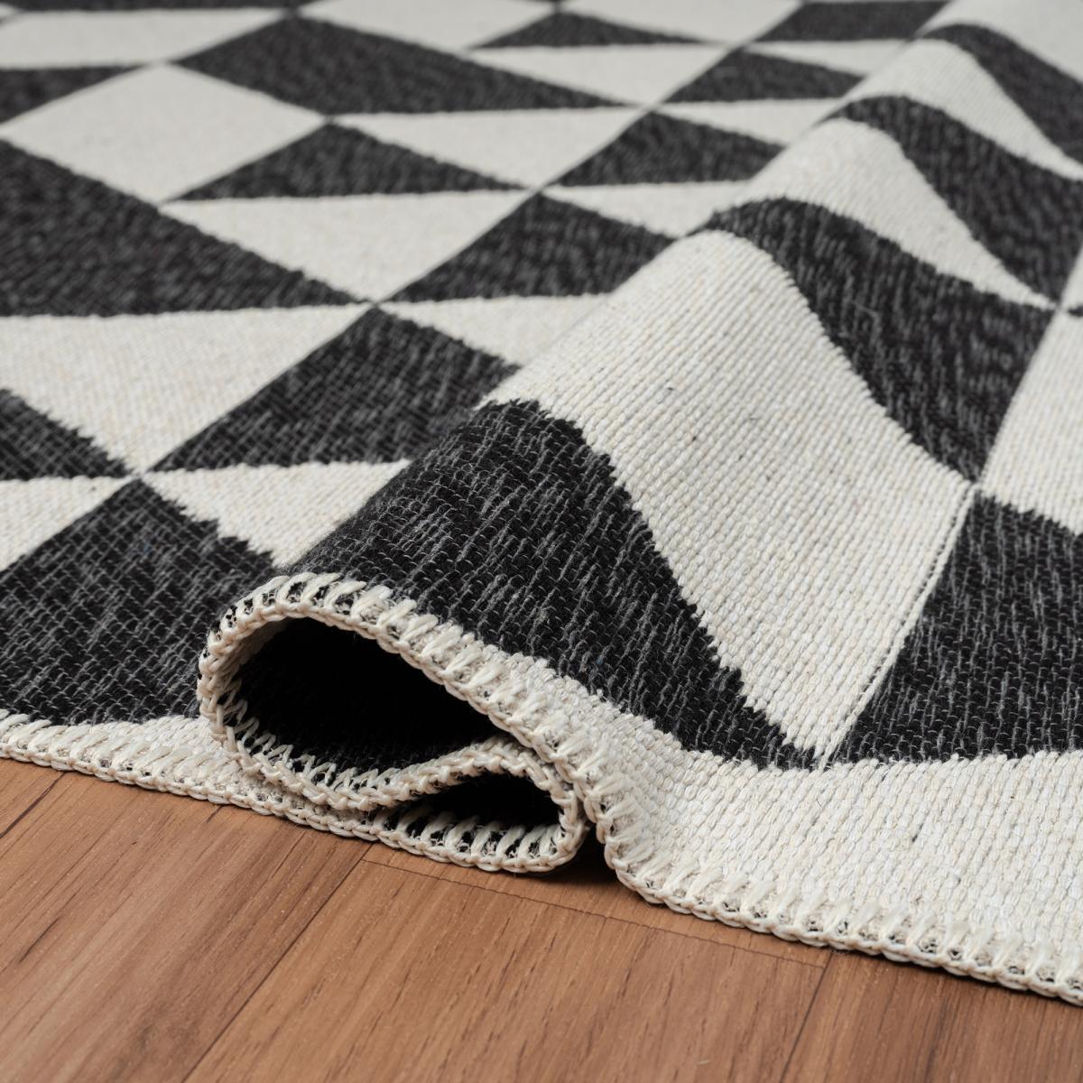 Tapis kilim reversible en coton motif géométrique BI écru, noir, UN AMOUR DE TAPIS