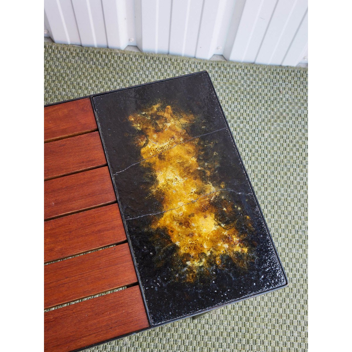 Table basse en pierre de lave Donna N°1103 - Bon état bois clair, DEBONGOUT