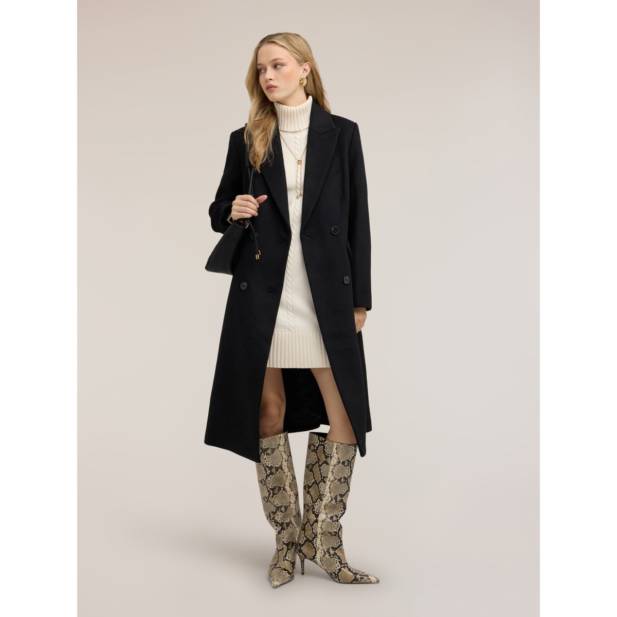 Manteau croisé noir, MOTIVI