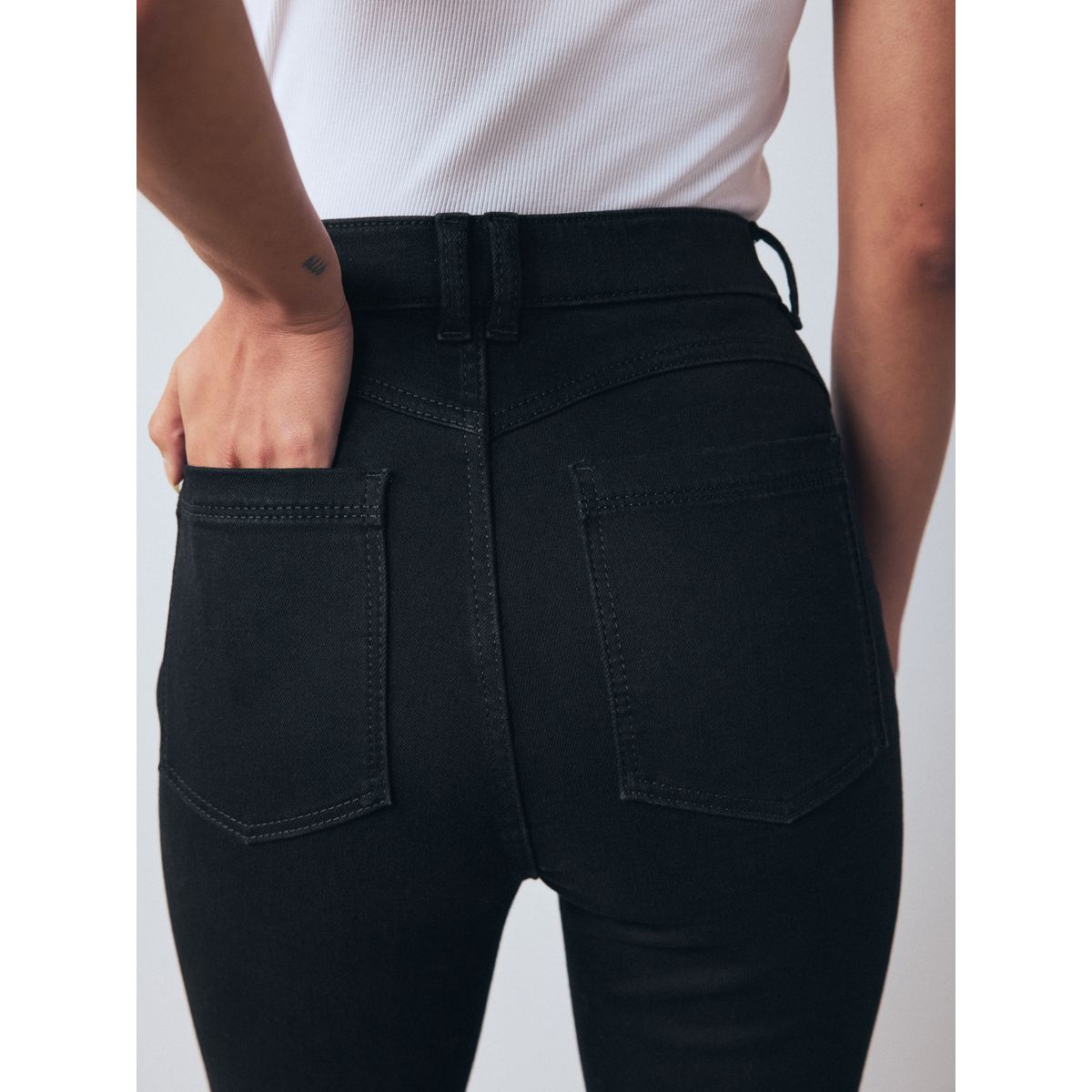 Jean évasé à enfiler taille haute coupe flexi noir, NEXT