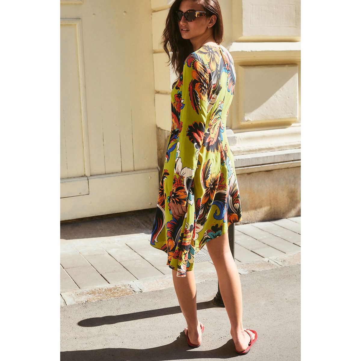 Robe asymétrique courte drapée à tapisserie imprimée vert citron, NEXT