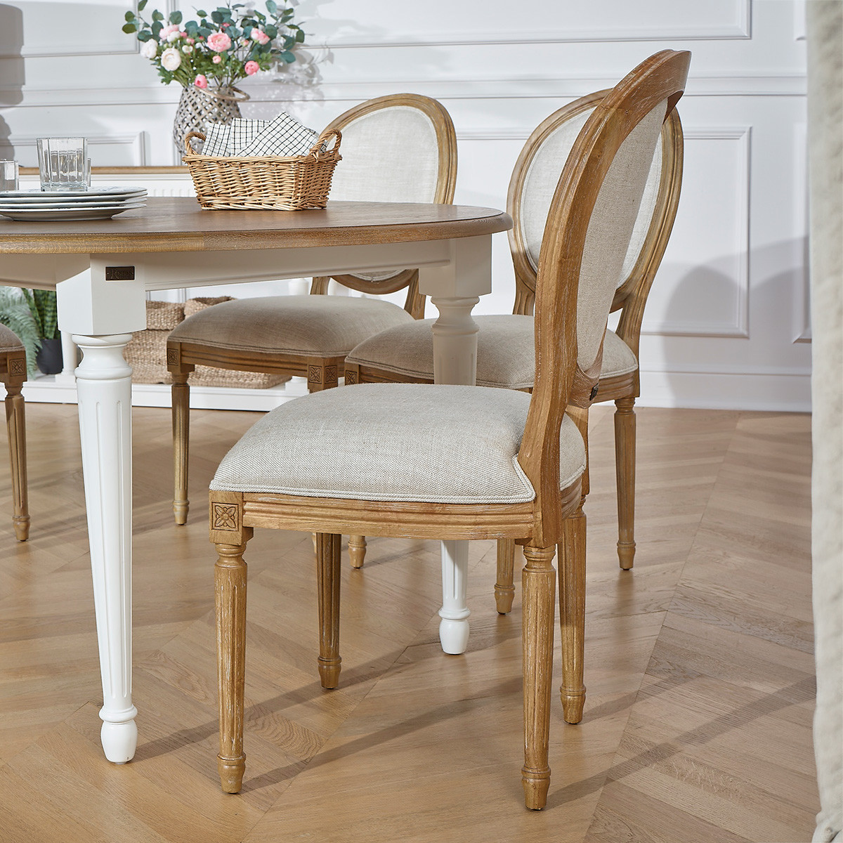 Table ronde en chêne 1 rallonge 4/6 couverts ARLINGTON blanc, ROBIN DES BOIS