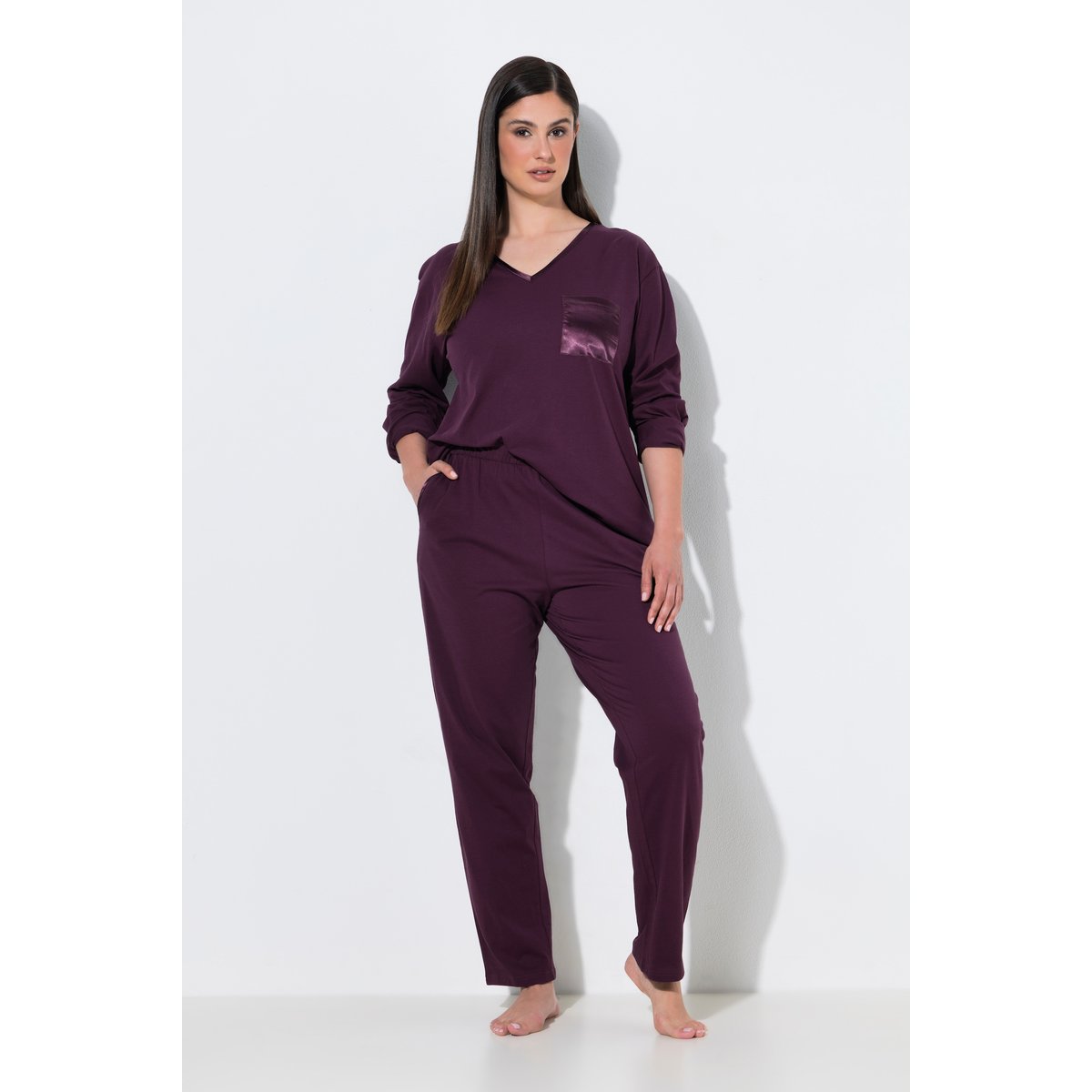 Pyjama à col en V et manches longues prune foncé, ULLA POPKEN