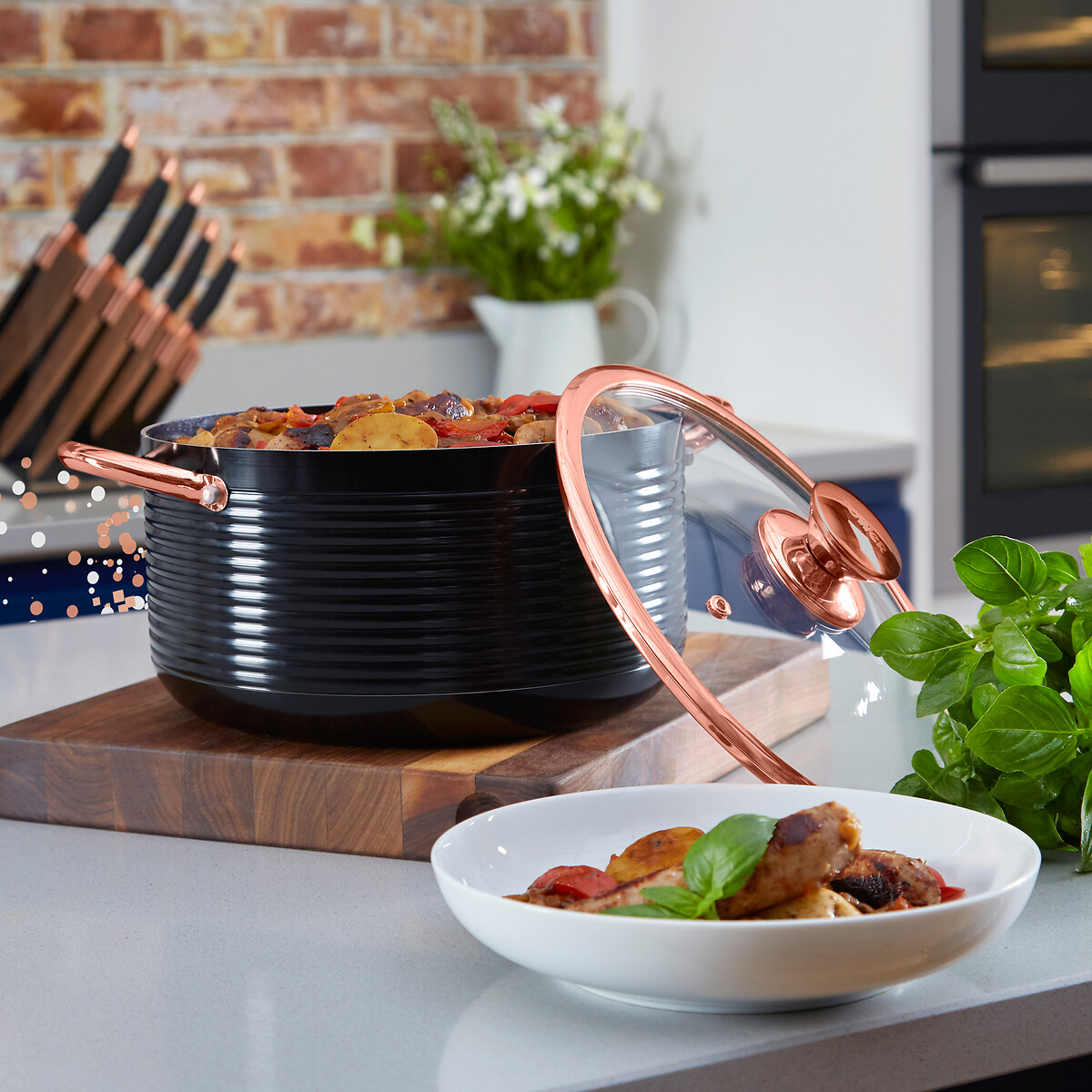 24cm Linear Casserole Dish in Black/Rose Gold black, TOWER