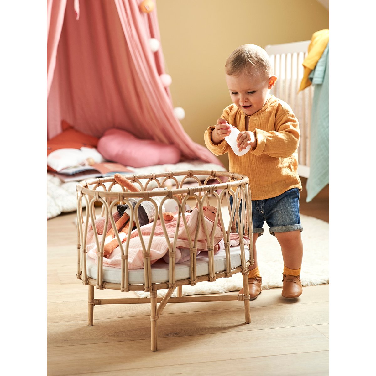 Lit poupon en rotin beige, VERTBAUDET
