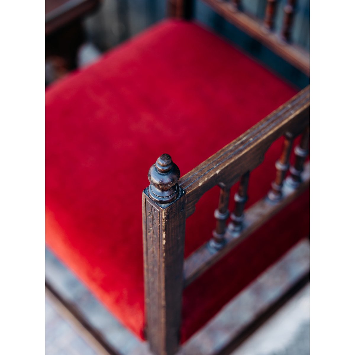 Fauteuil d'angle rouge Ernest N°525 - Bon état rouge, DEBONGOUT