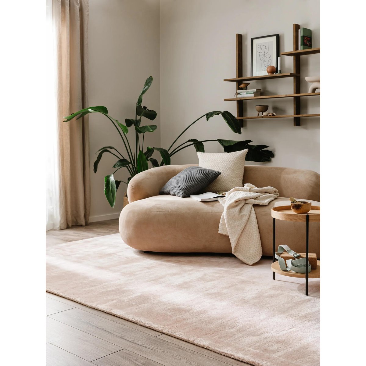 Tapis en viscose tissé main NELA rose, BENUTA 
