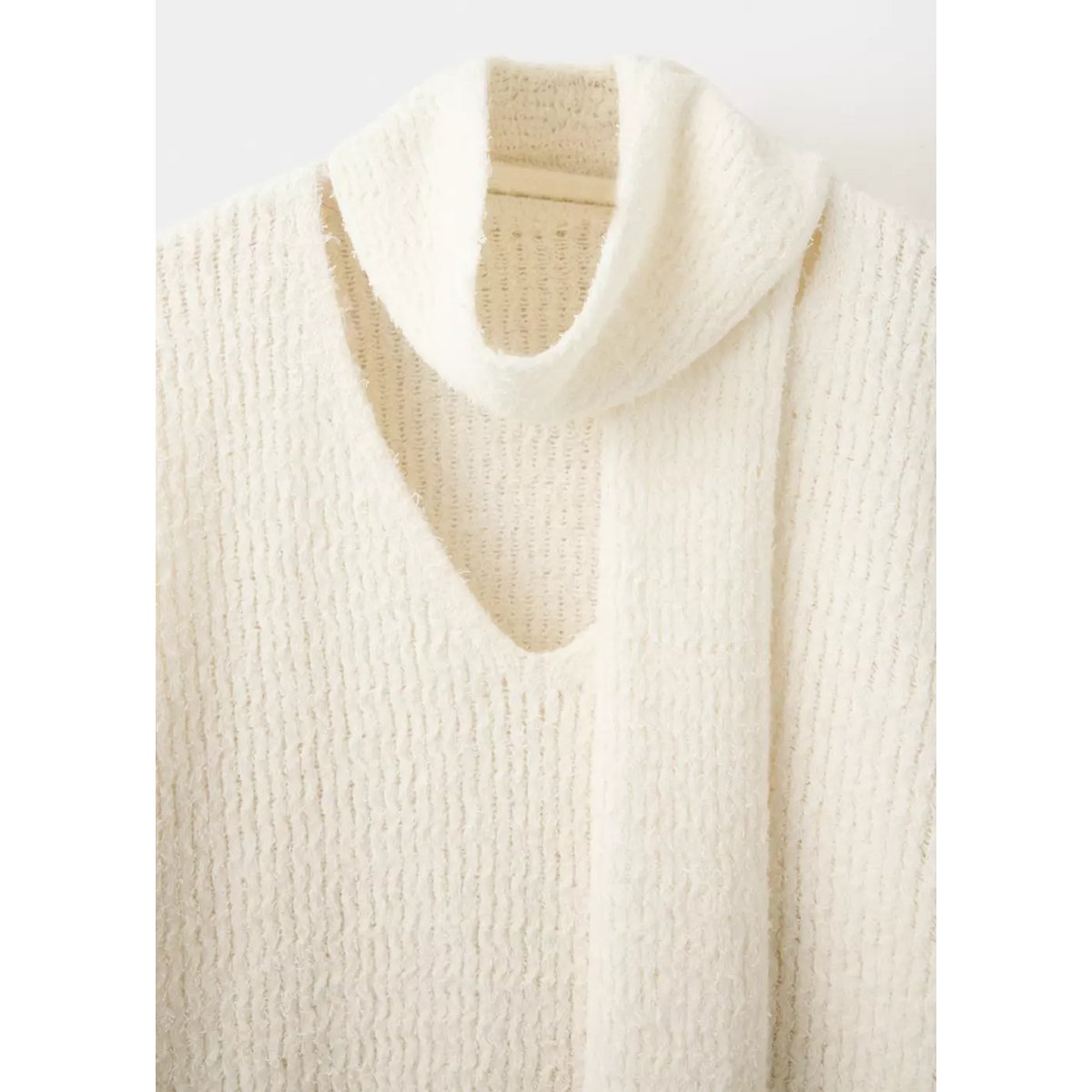 Pull col en V foulard écru, MANGO