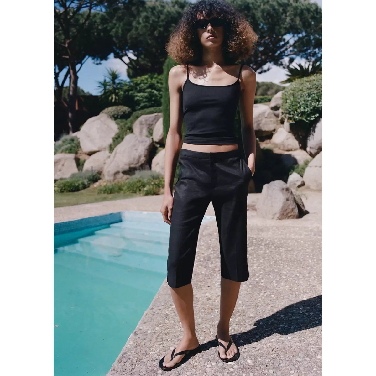 Pantalon capri en lin noir, MANGO