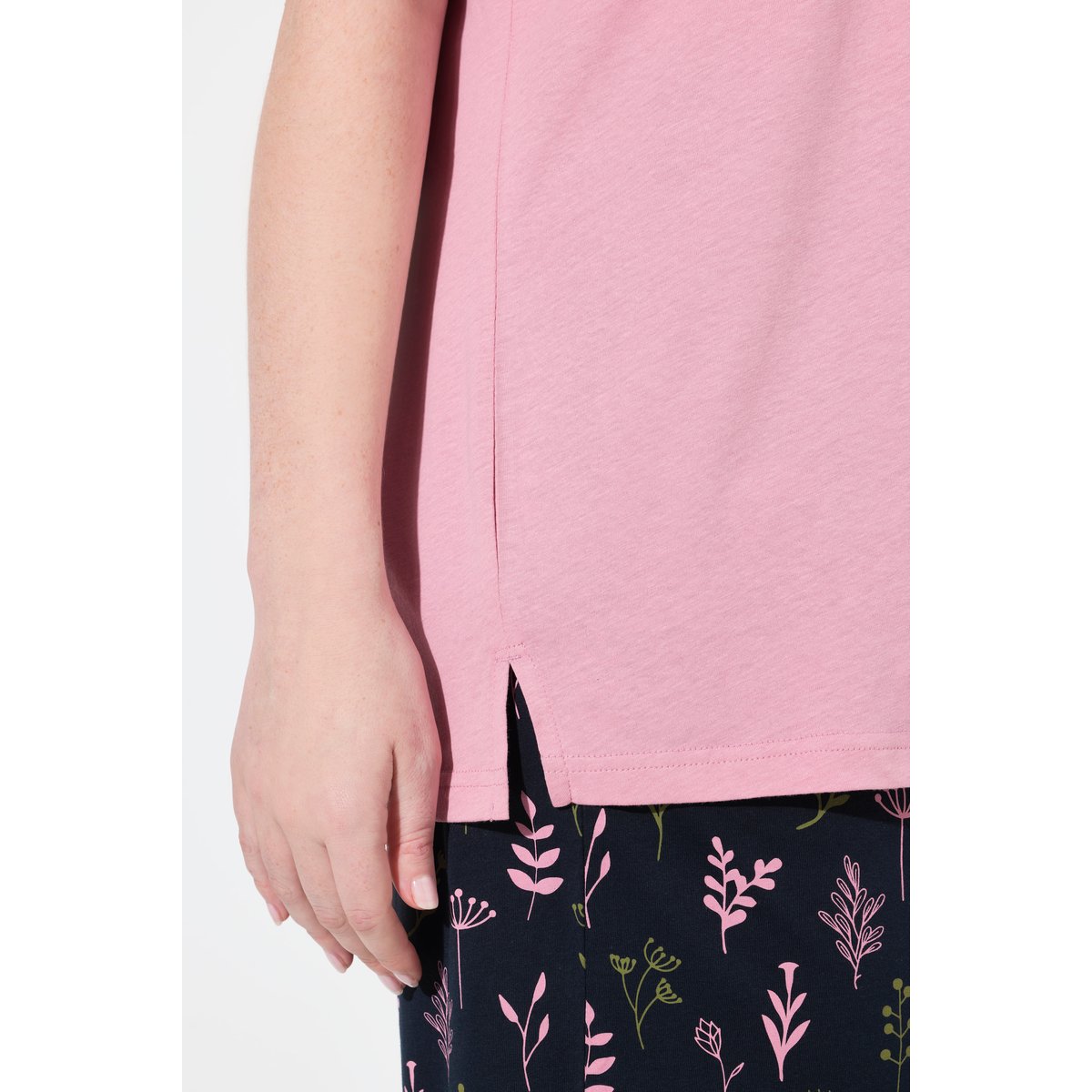T-shirt de pyjama en coton bio. Col en V vieux rose, ULLA POPKEN