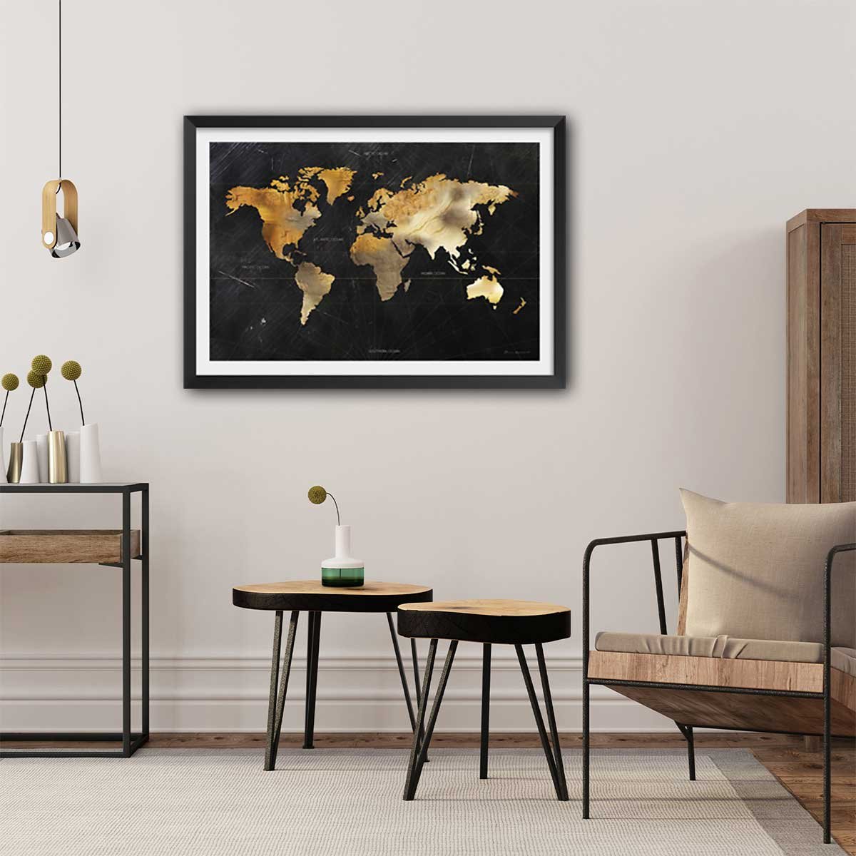 Affiche carte du monde dorée affiche + cadre en bois - noir, HEXOA