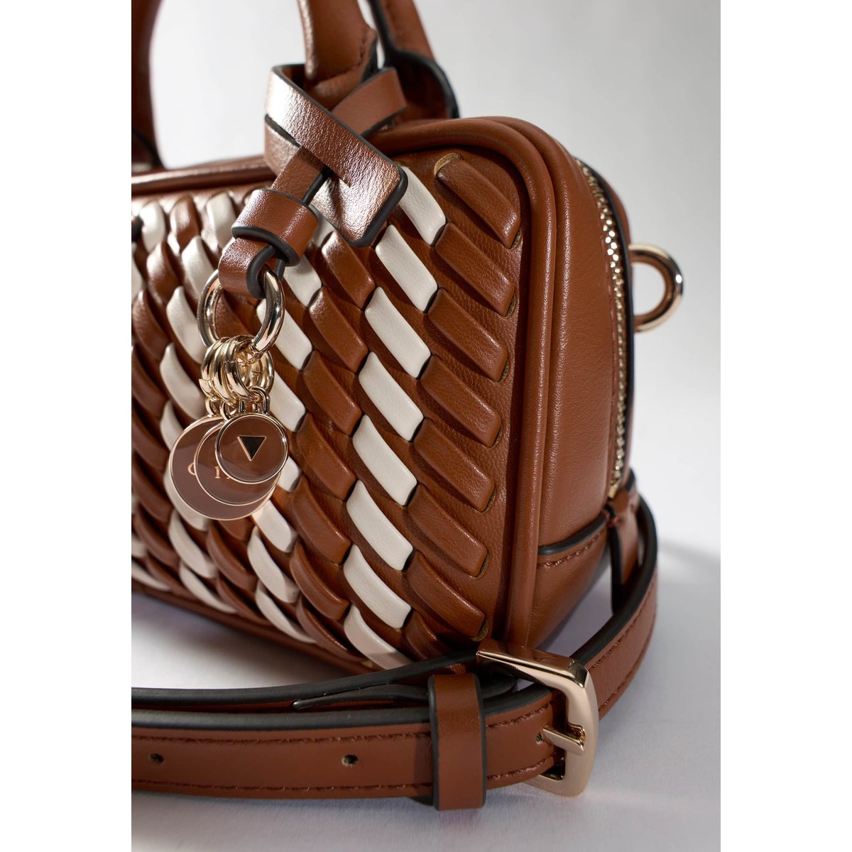 Sac Bandoulière Kora marron, GUESS