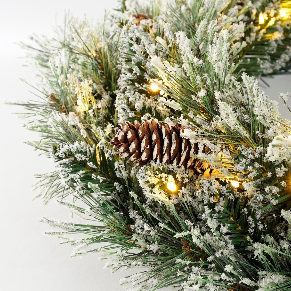 Couronne de Noël enneigée avec LED VANDANS vert, BLACK BOX TREES
