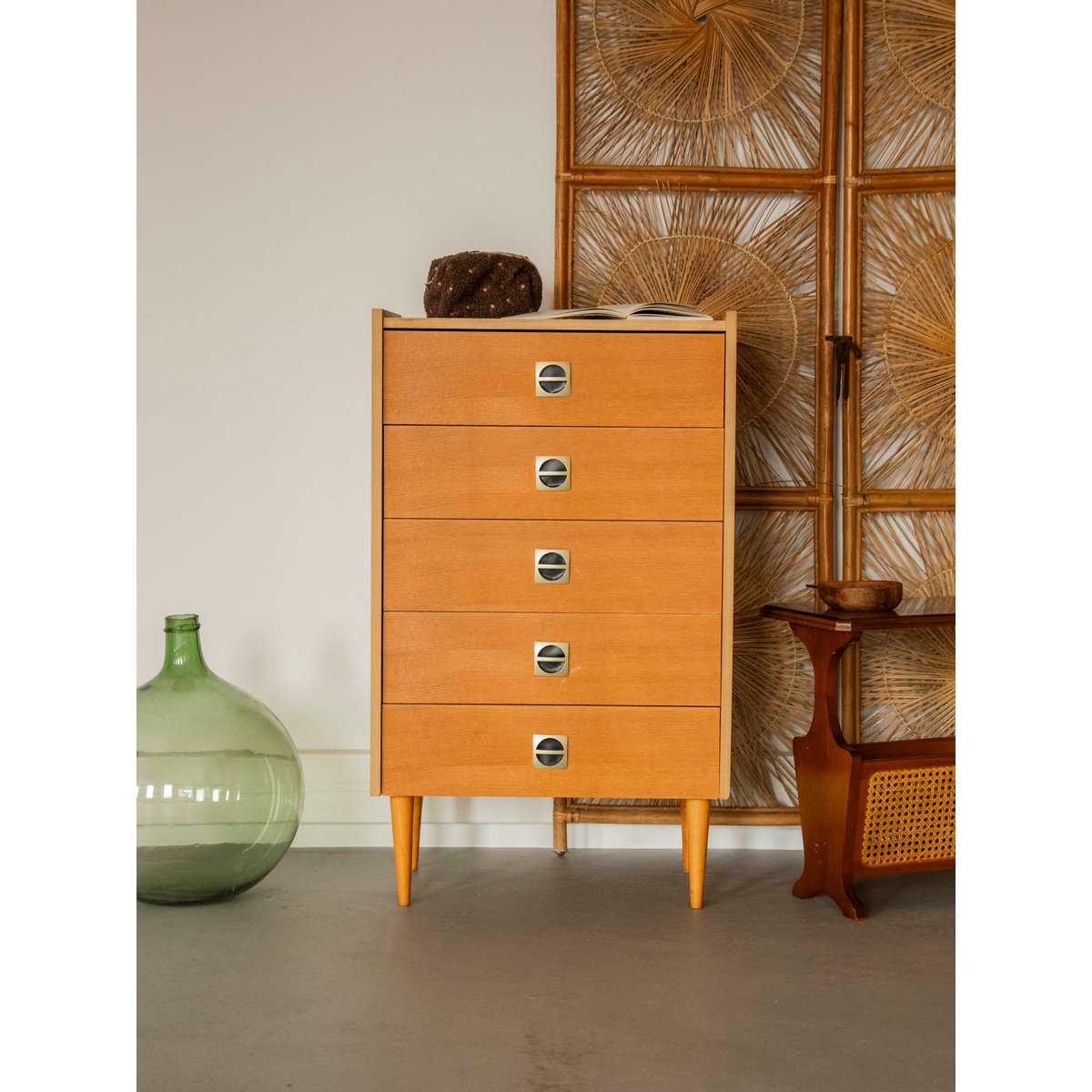 Commode scandinave aux poignées brutalistes Olga N°1076 - Bon état bois clair, DEBONGOUT