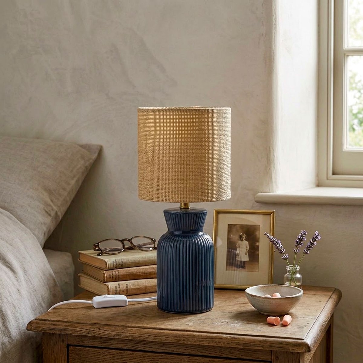 Lampe à poser en céramique bleu et abat-jour beige 18x18x39cm bleu, VERSA