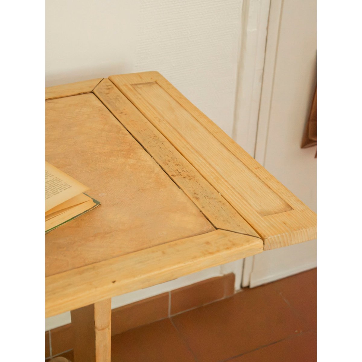 Table à manger bistro en bois à rabats Denise N°1362 - Bon état bois clair, DEBONGOUT