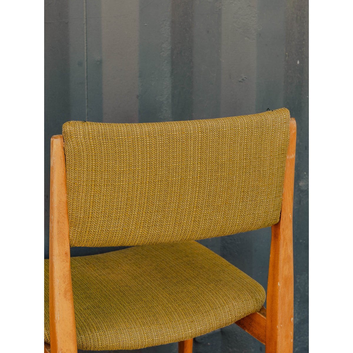 Lot de 4 chaises en bois et tissu vert Alma N°1872 - Bon état bois clair, DEBONGOUT