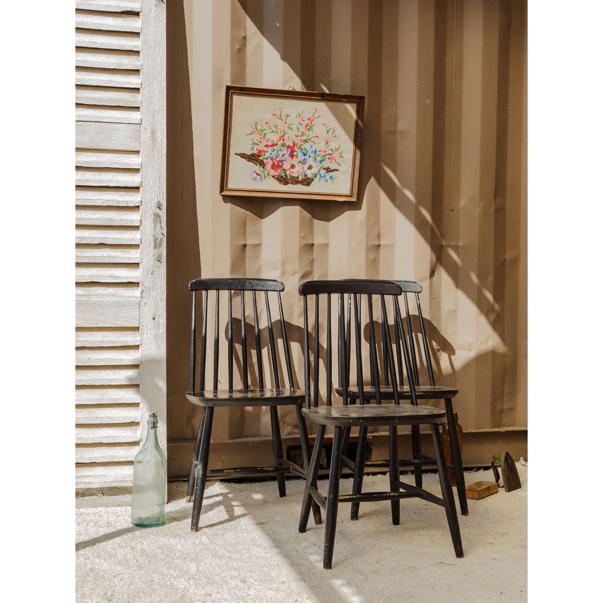 Lot de 3 chaises en bois noir Claude N°1257 - Bon état noir, DEBONGOUT