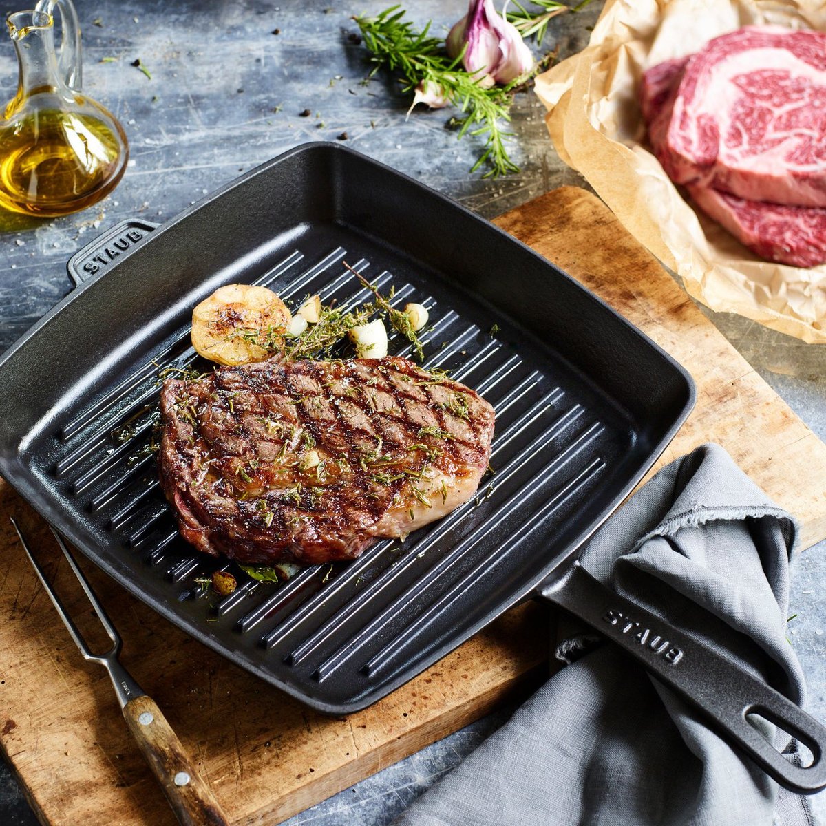 Gril Américain 26 cm, Fonte, Noir mat noir mat, STAUB
