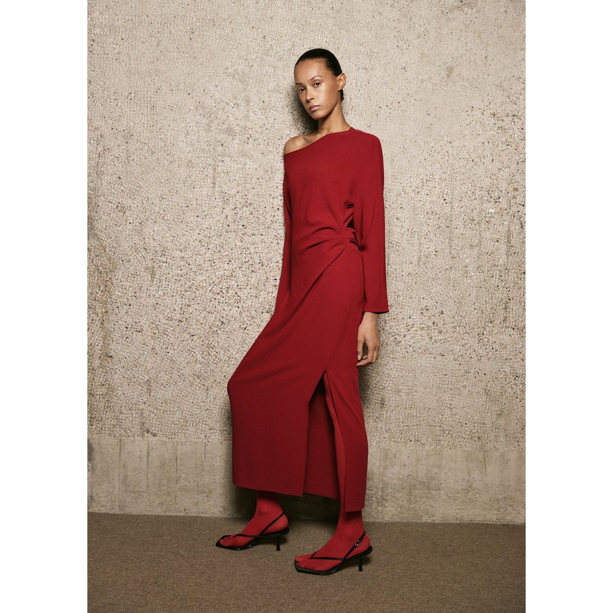 Robe col bateau froncée rouge, MANGO