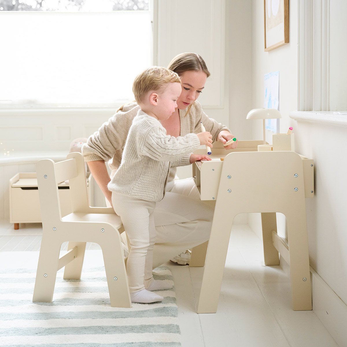 Bureau enfant et sa chaise «Lune» PA_LUNE beige, PETITE AMELIE