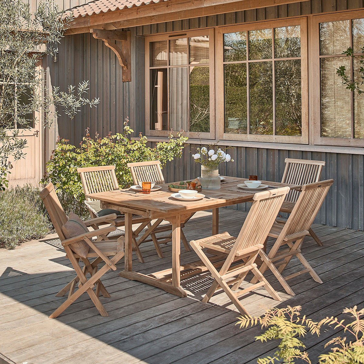 Salon de jardin en teck massif extensible 8/10 places MALTE naturel, BERAH GETAH