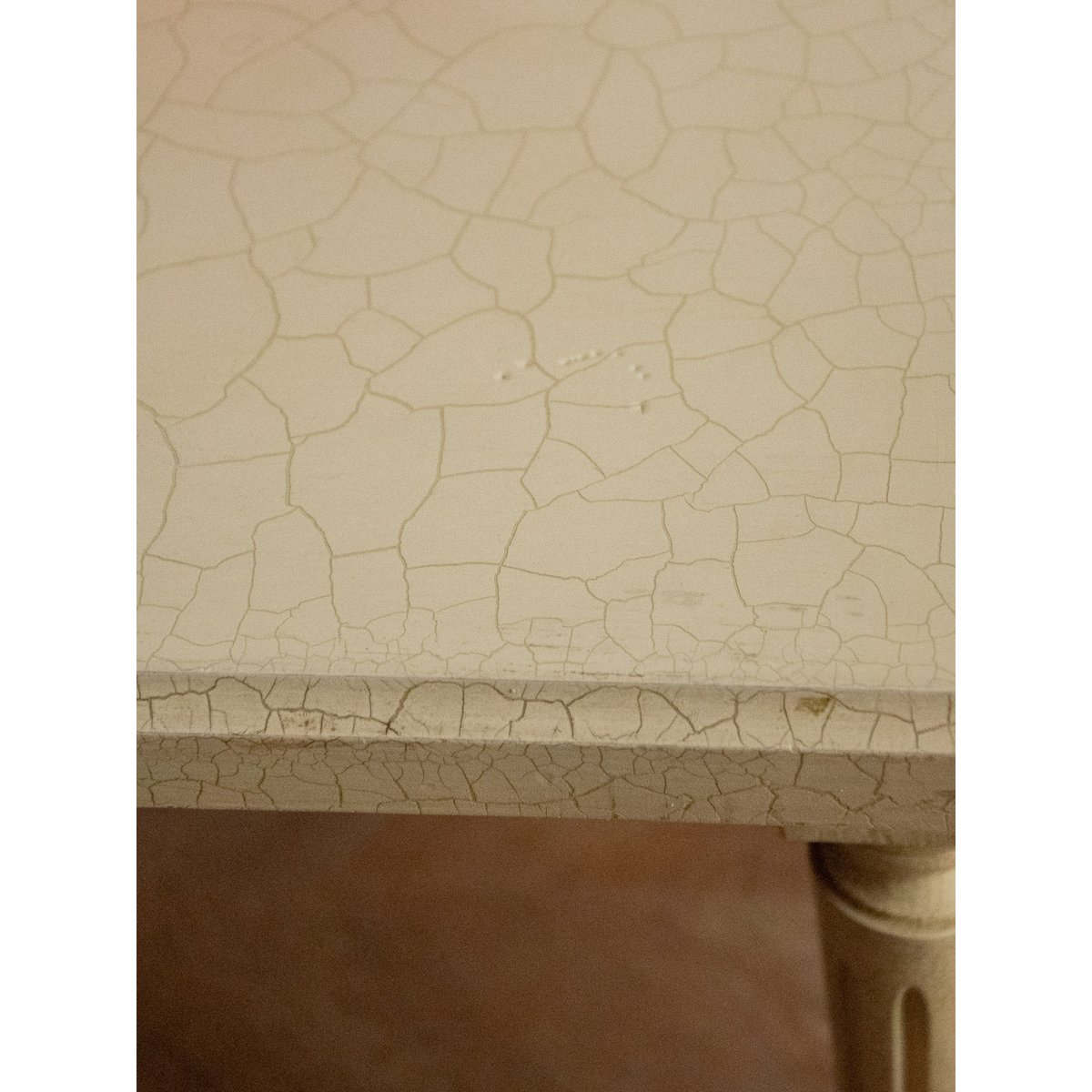 Table basse aux pieds sculptés Léonie N°487 - Bon état beige, DEBONGOUT