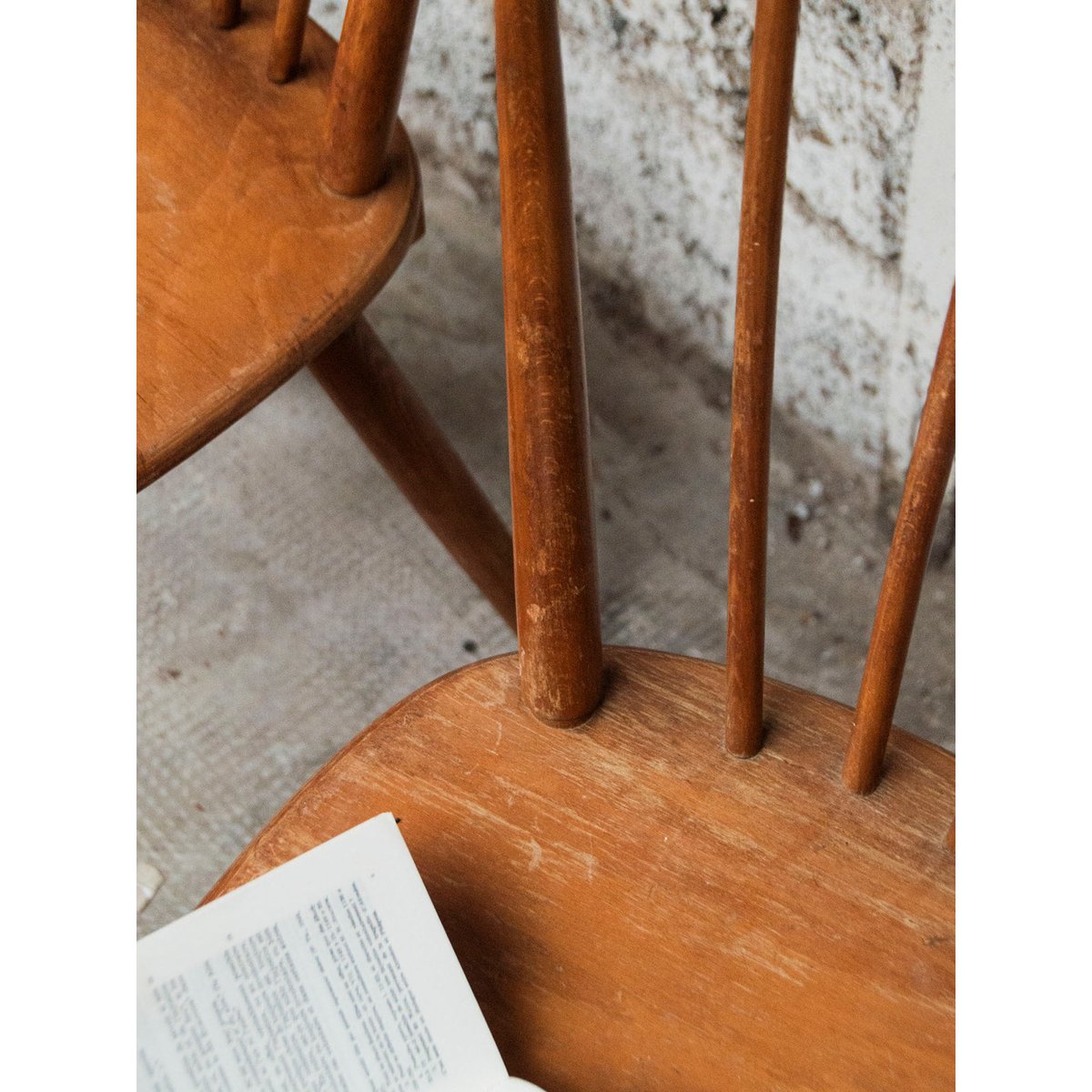 Paire de chaises en bois Alma N°729 - Bon état bois, DEBONGOUT