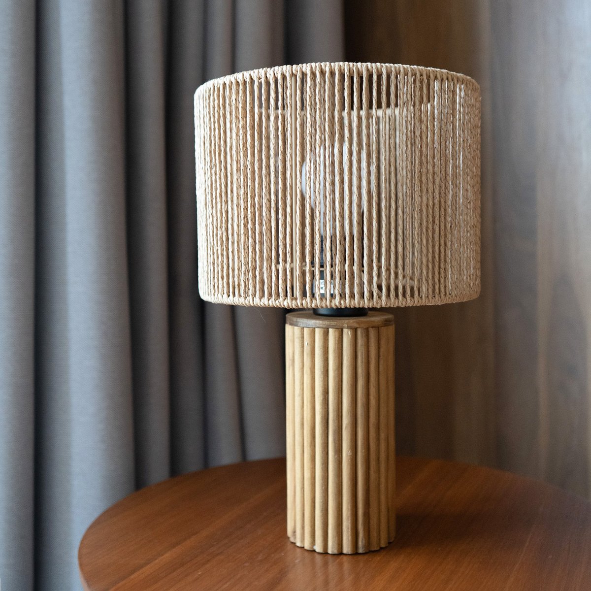 Lampe en papier de corde et socle en rondin de - MIRA beige, MAISON PAVANE