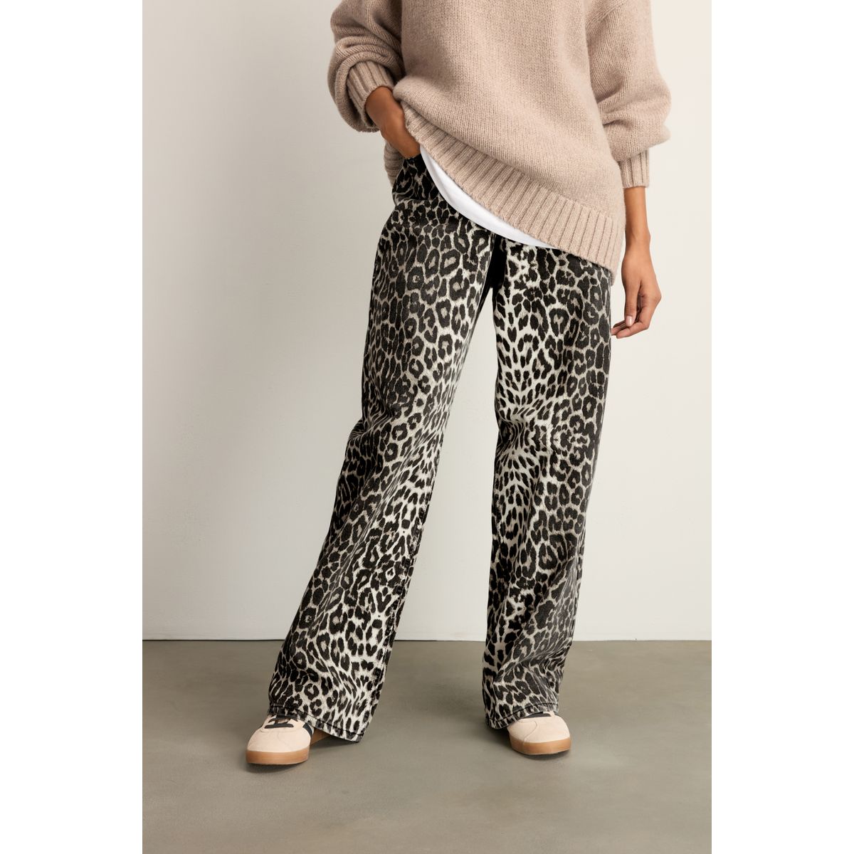 Jean large 100 % coton imprimé léopard, NEXT