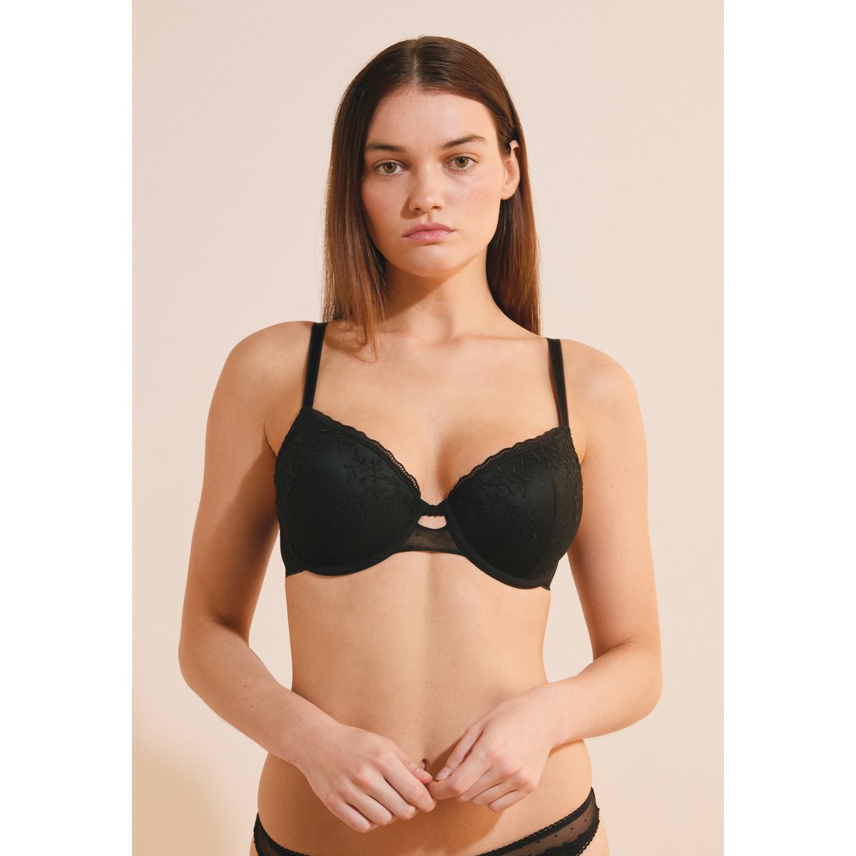 Soutien-gorge N.4 - Le coques fines avec broderie AMAZONE noir, ETAM