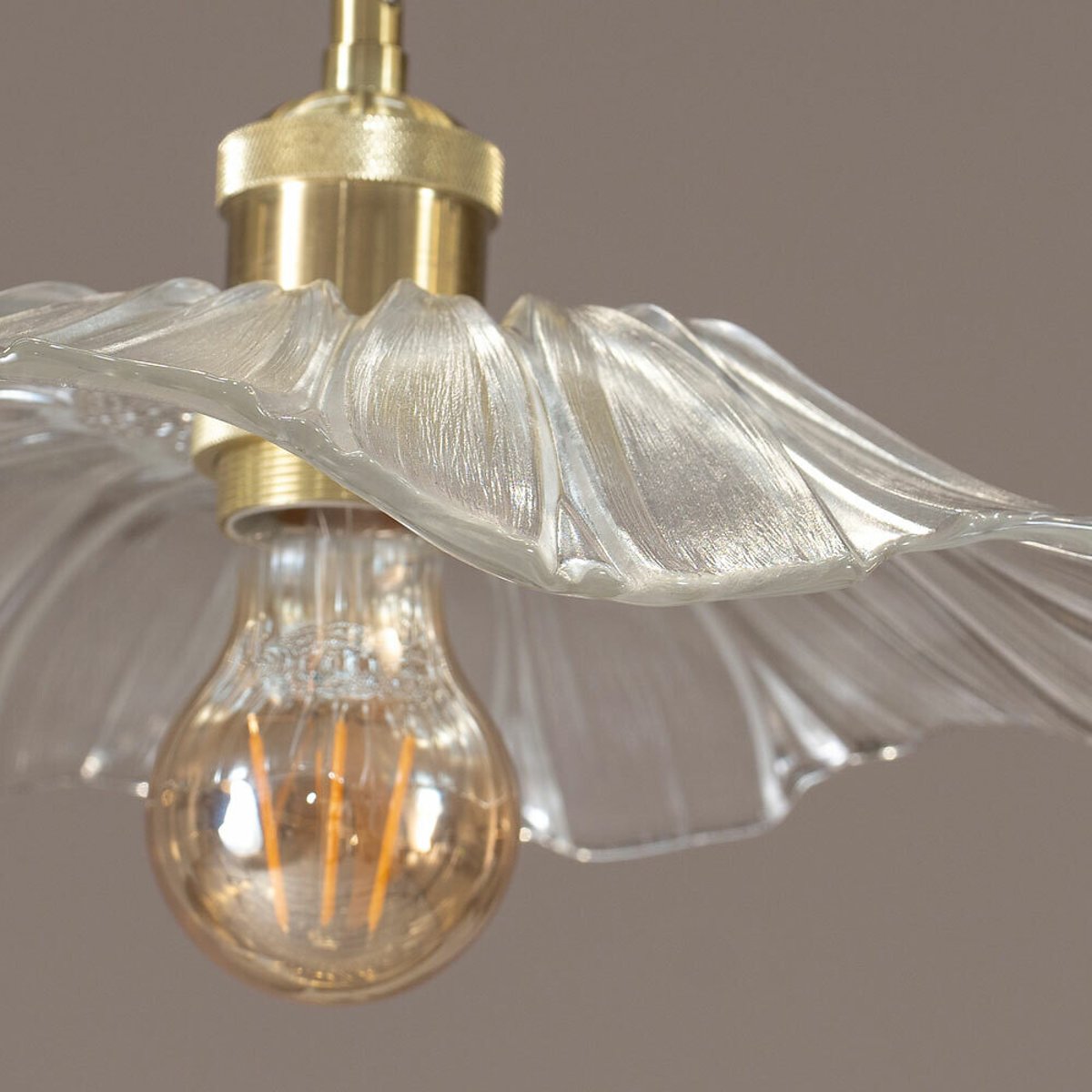 Carissa Glass Flower Pendant Light gold-coloured, SO'HOME