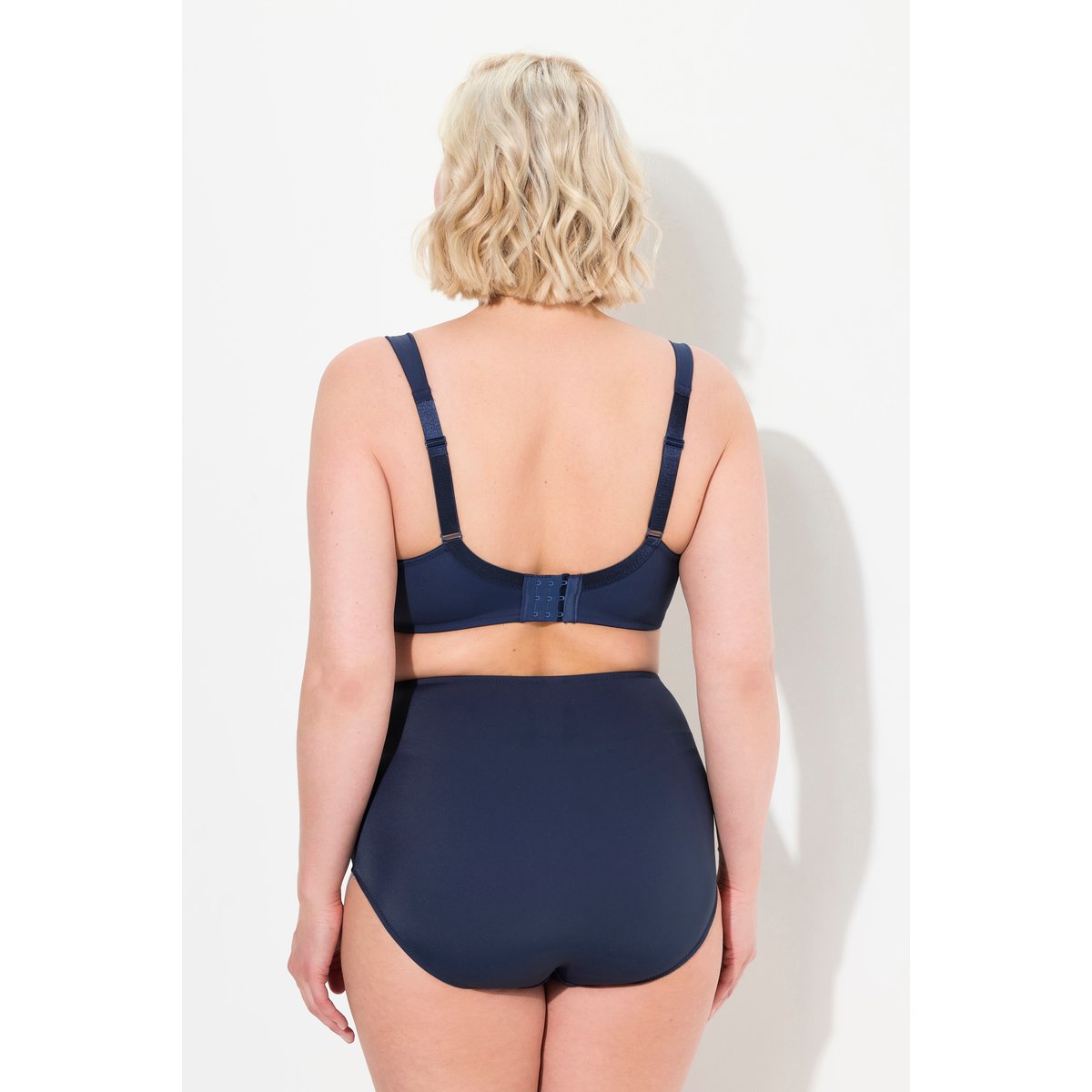 Soutien-gorge à armatures, broderie florale bleu nuit, ULLA POPKEN