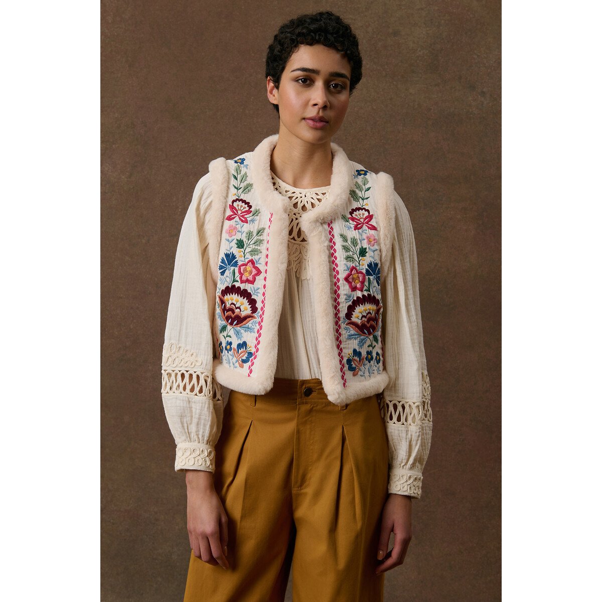 Veste sans manches réversible brodée, RENEE crème, LOUISE MISHA