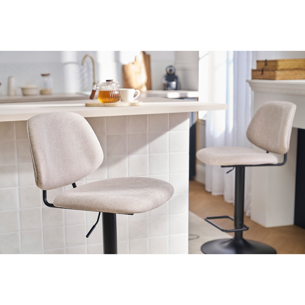 Tabourets de bar relevables design en tissu effet velours texturé terre brûlée et métal noir BARNET (lot de 2) beige, MILIBOO