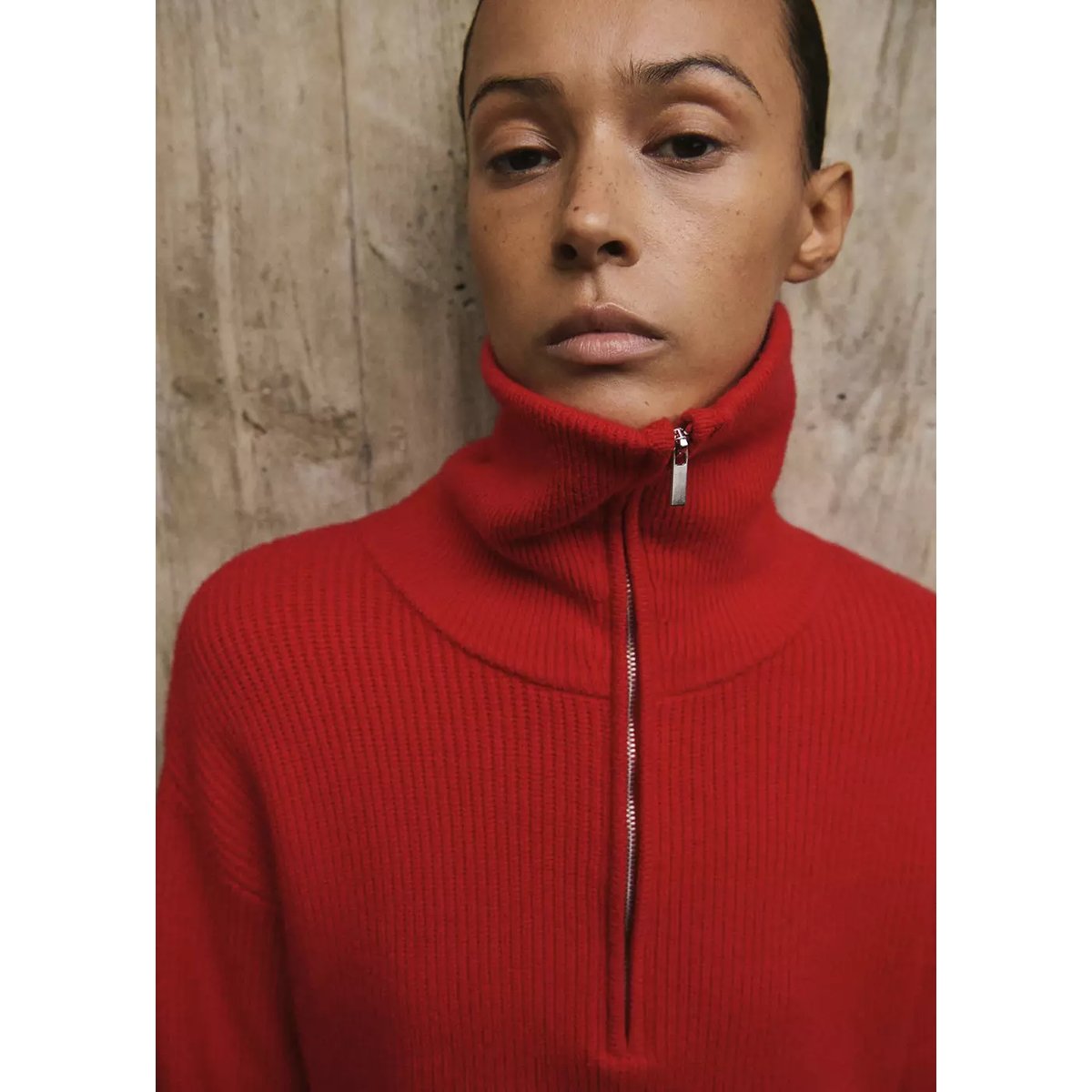 Pull col contrasté à zip rouge, MANGO