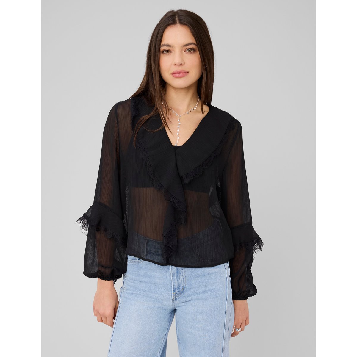 Blouse à volants et dentelle noir, BZB