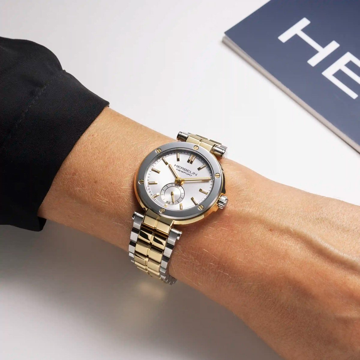 Montre Analogique  NEWPORT argenté blanc argenté, HERBELIN