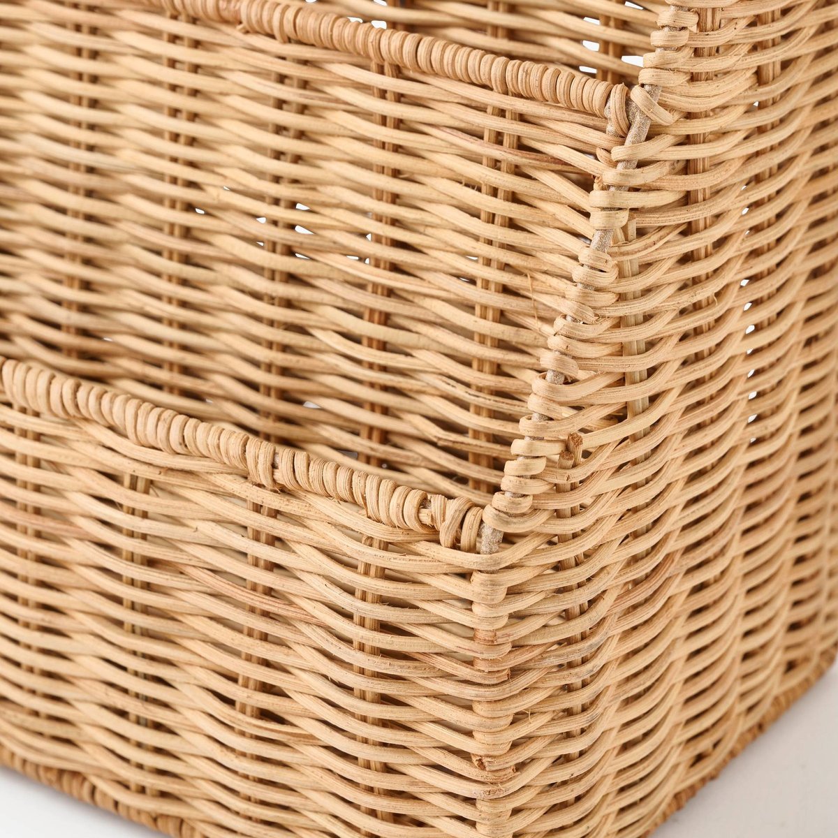 Range courrier en rotin brun, MONOPRIX