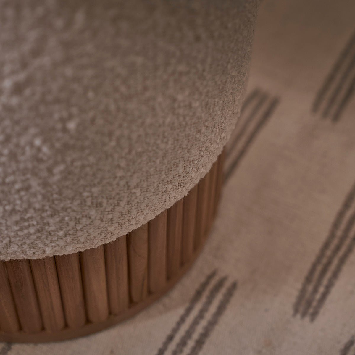 Pouf en teck massif et bouclette SERENE naturel, BERAH GETAH