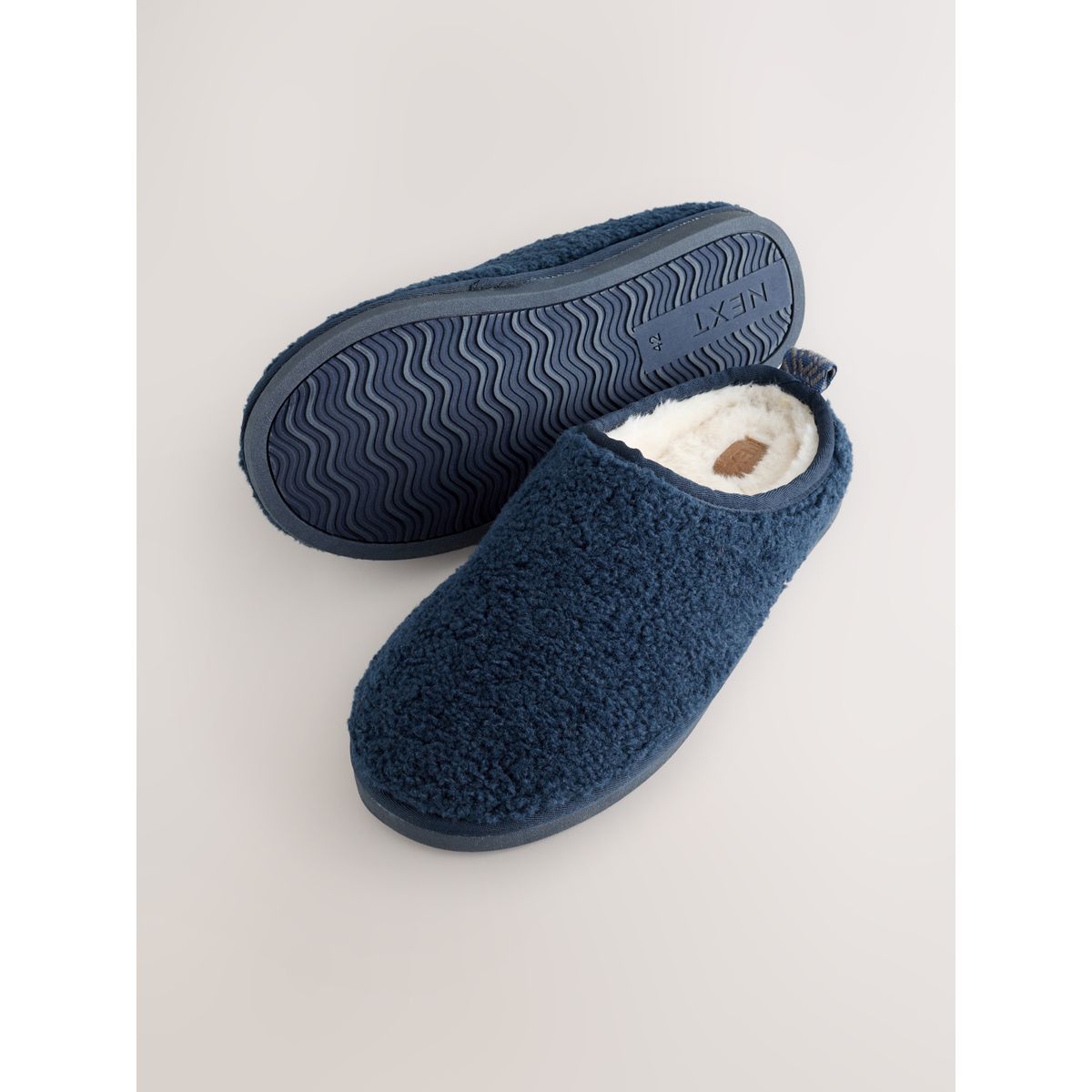 Chaussons en imitation peau de mouton bleu marine, NEXT