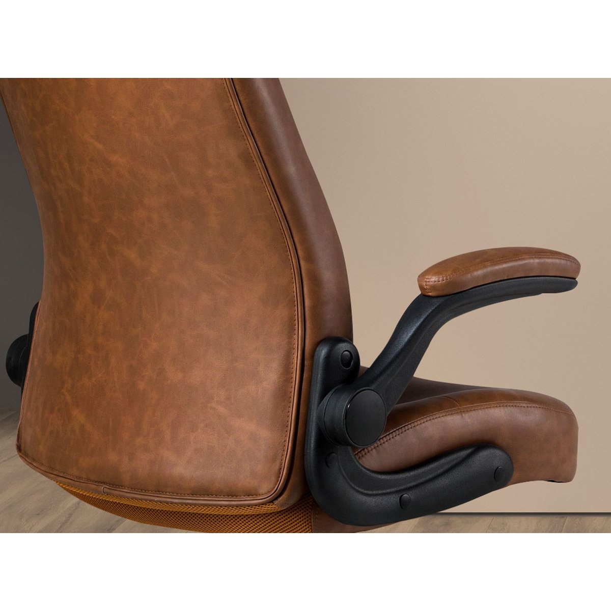 Fauteuil de bureau pivotant en similicuir marron | noir, ANGEL CERDA