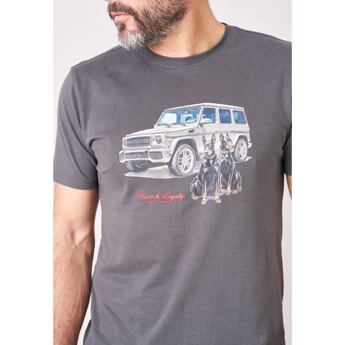 T-shirt confort homme en coton imprimé voiture & chiens DOBBY charcoal, DEELUXE