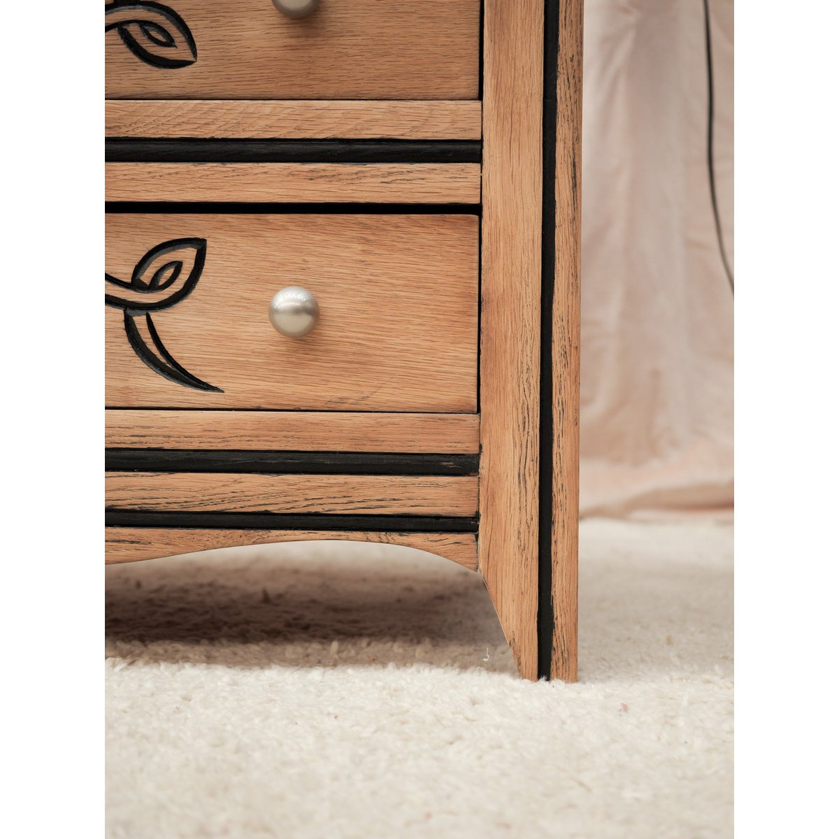 Commode en bois et motifs Olga N°1096 - Bon état bois clair, DEBONGOUT