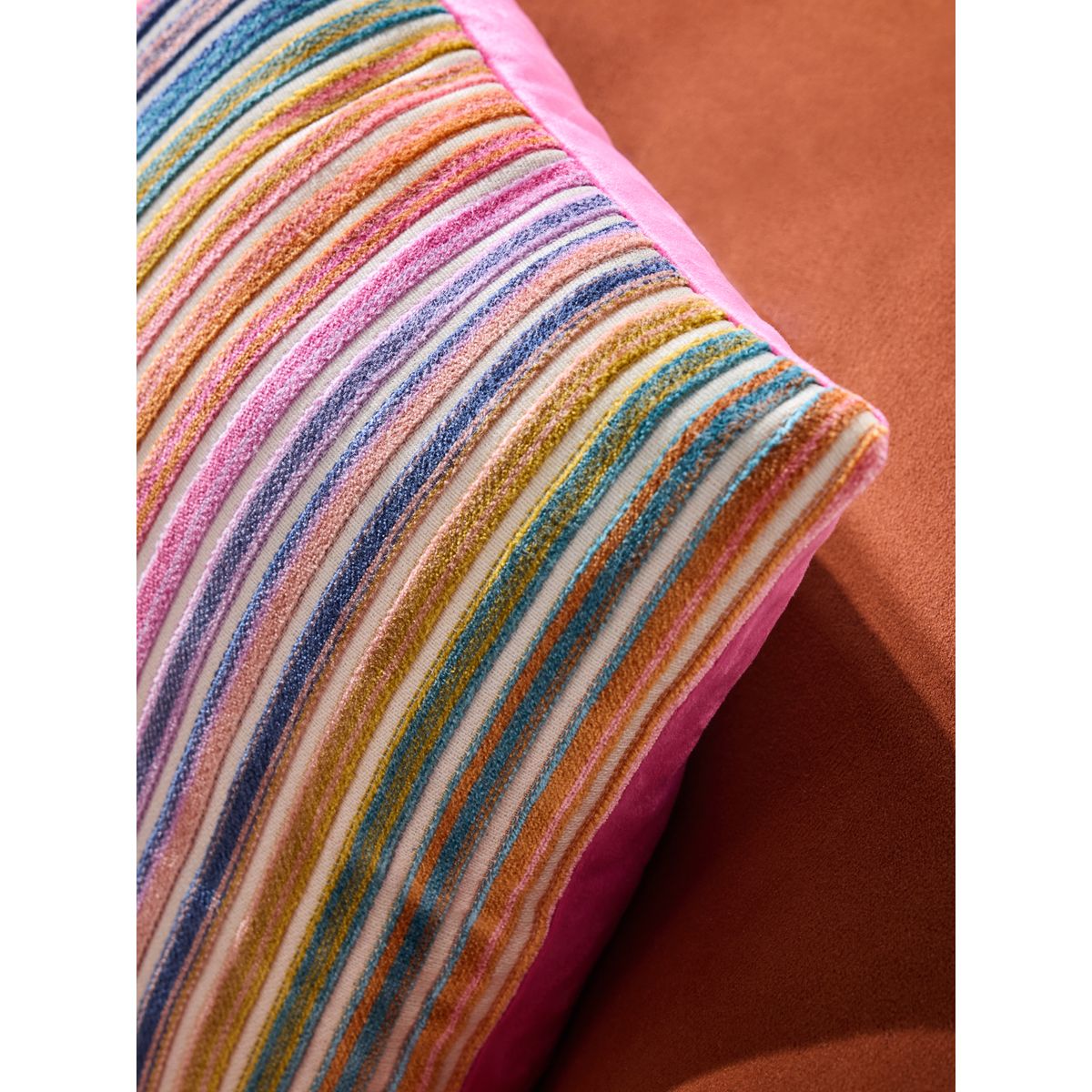 Coussin rayé en velours coupé brillant, NEXT