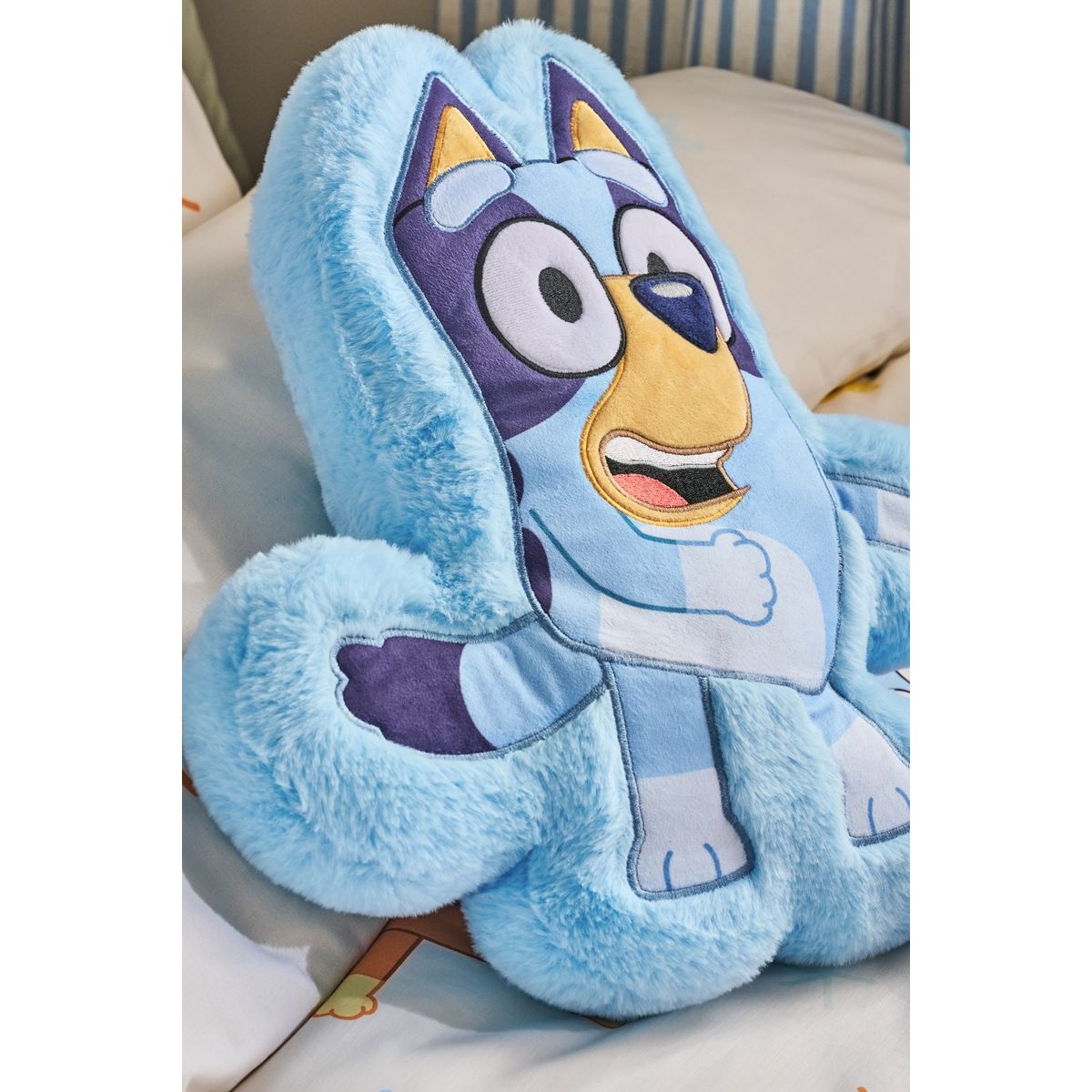 Coussin pelucheux bluey bleu, NEXT