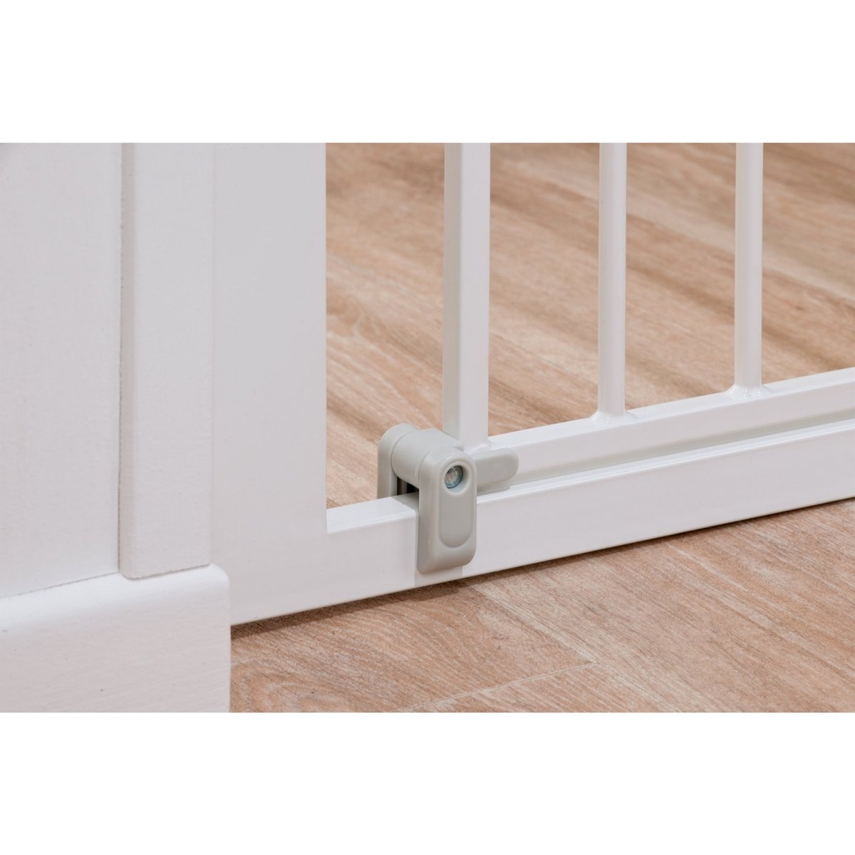Barrière bébé en métal Auto Close SecurTech® white, SAFETY FIRST