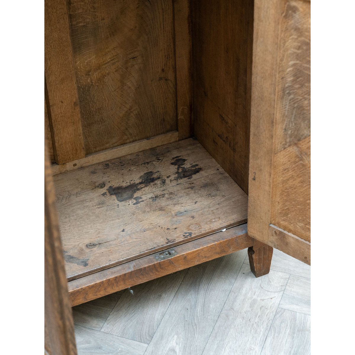 Petite armoire ancienne en bois Blandine N°543 - Bon état bois foncé, DEBONGOUT